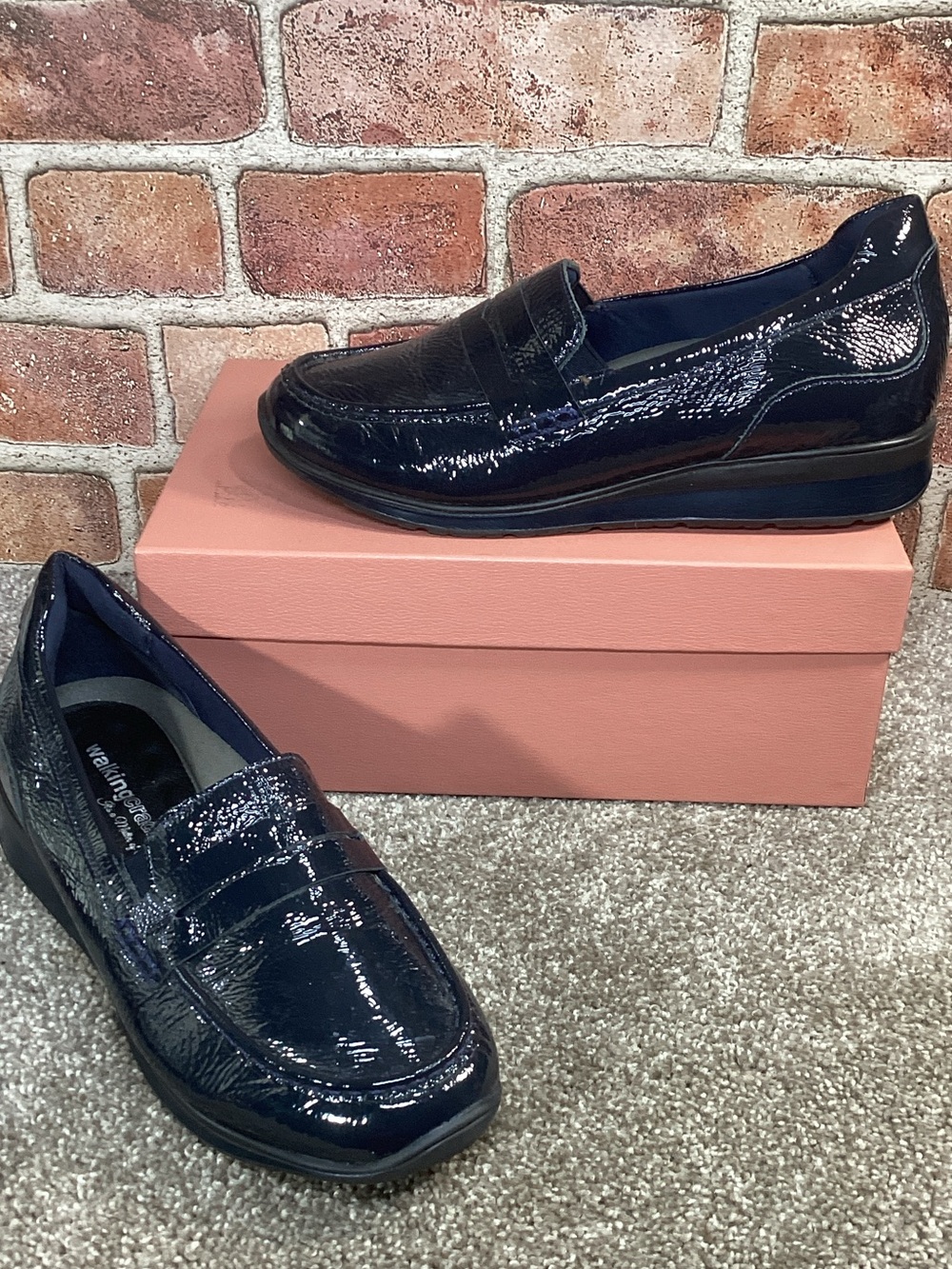Walking Cradles Womens Navy slip on loafers size 9.5